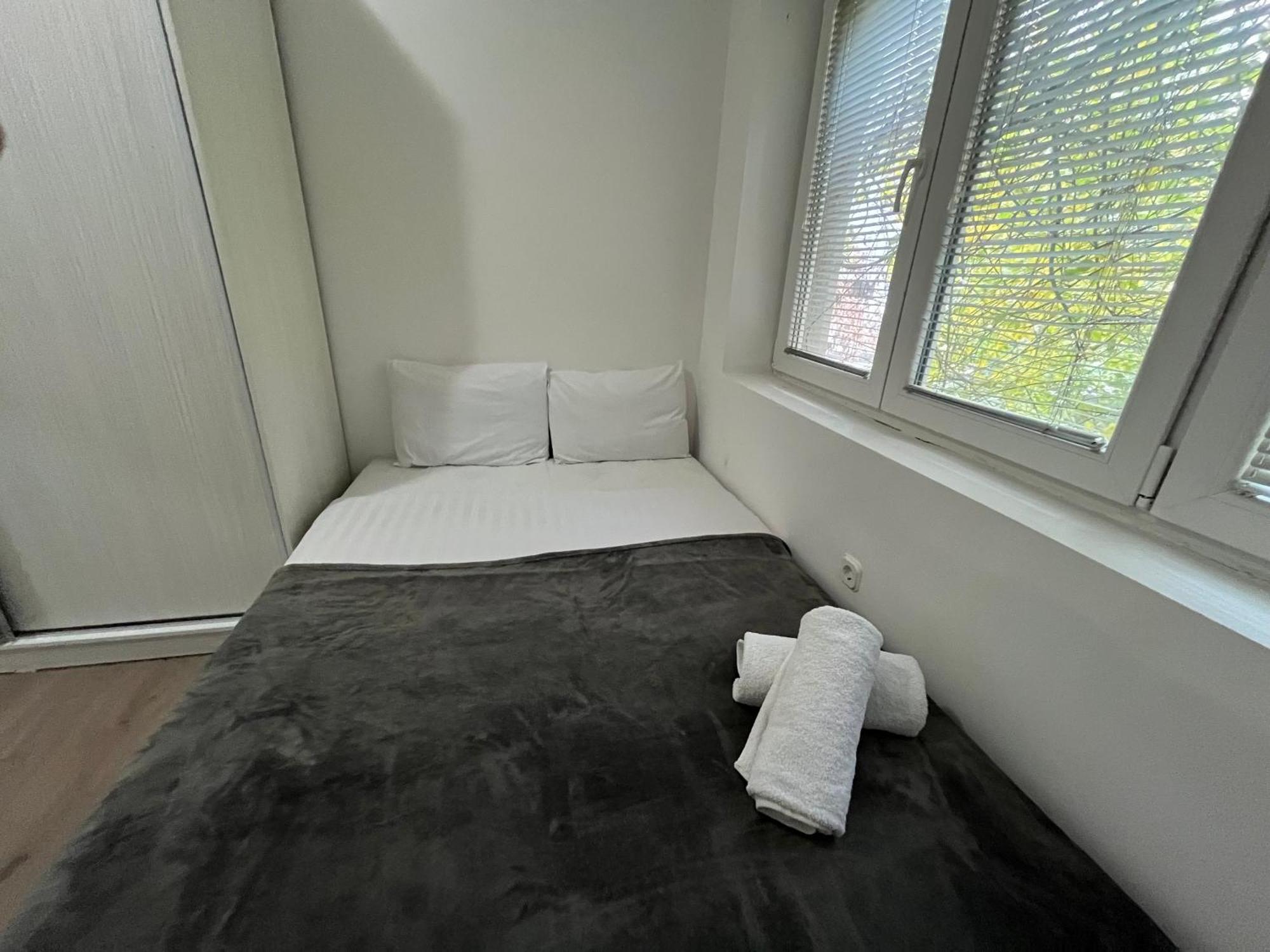 M - Square Private Rooms Escópia Quarto foto